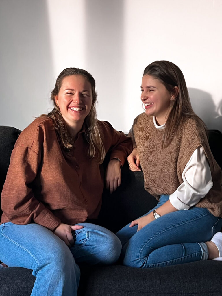 Vroedvrouwen Chloé en Phaedra van Phaloe